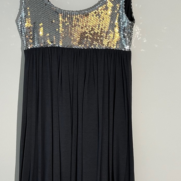charcoal, gray scoop neck, balloon dress. Silver sequinned empir top , flirty ti - Picture 1 of 4
